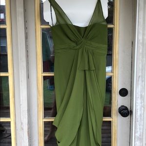 Vera Wang green sleeveless cocktail dress